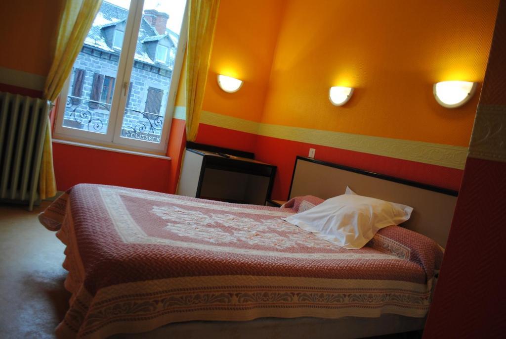 Hotel Des Voyageurs Chez Betty Neussargues en Pinatelle الغرفة الصورة