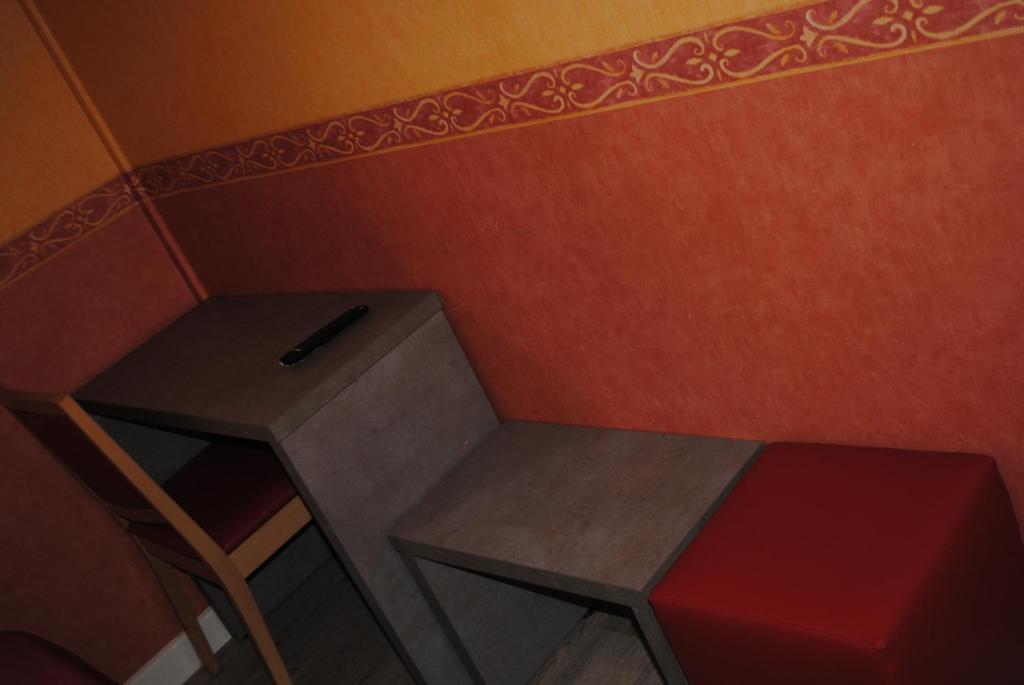 Hotel Des Voyageurs Chez Betty Neussargues en Pinatelle المظهر الخارجي الصورة