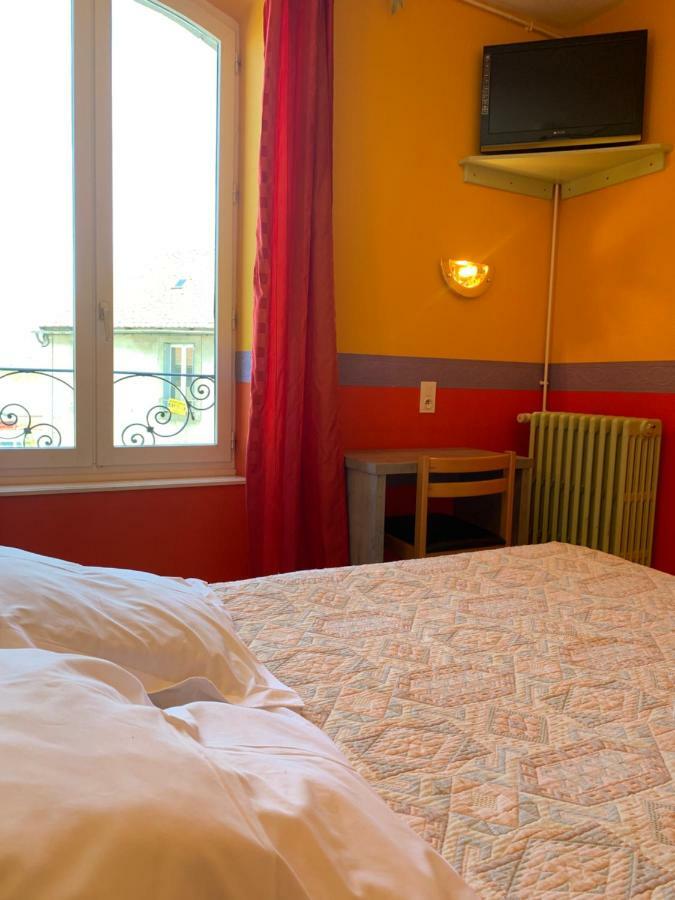 Hotel Des Voyageurs Chez Betty Neussargues en Pinatelle المظهر الخارجي الصورة